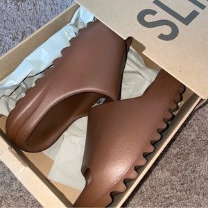 Yeezy Slides FLAX size 5